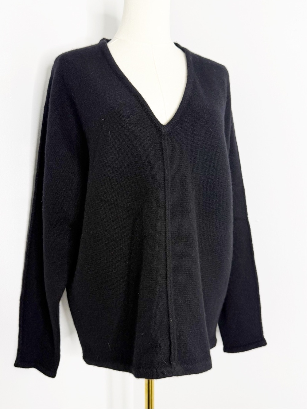 CO Essentials Cashmere Black V-Neck Sweater Size S Luxury Knit